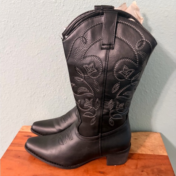 Shoes - Black Embroidered Women's Cowboy Boots